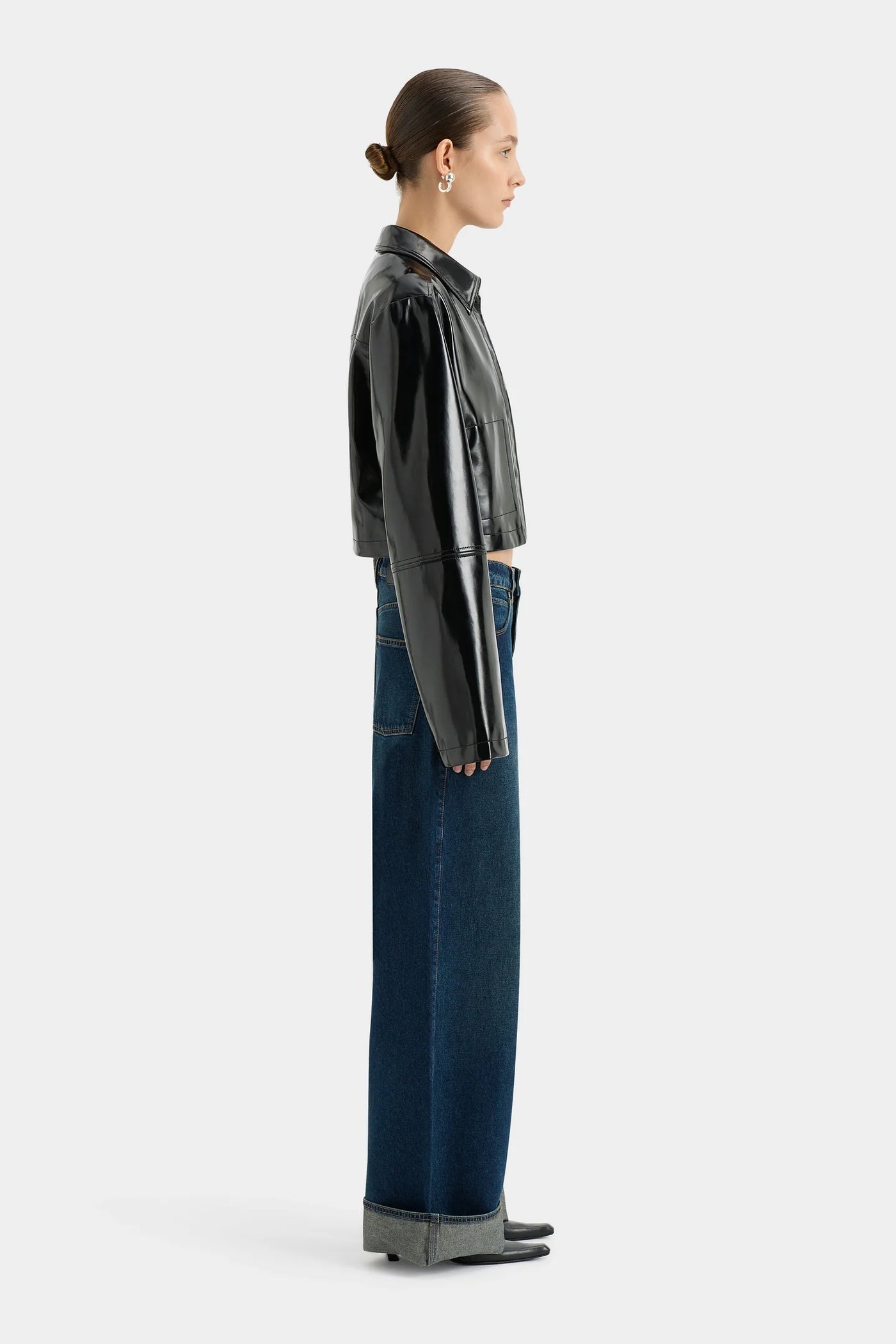 【DISCERNMENT】High Neck Shine Cropped Blouson Midnight Crop Jacket - Black – Kind Curations