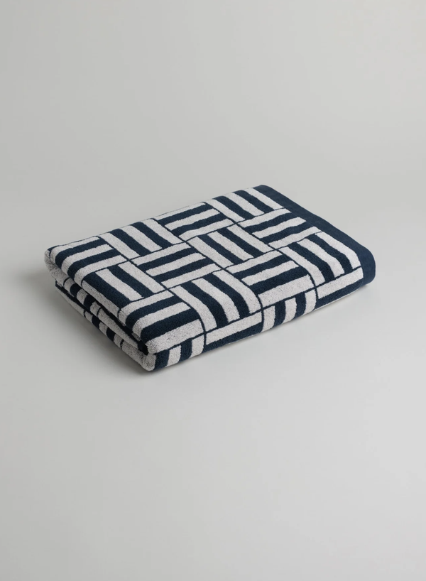 Willis Pool Towel - Obsidian & Stone