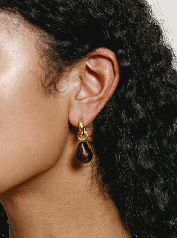 Suki Black Pearl Earrings - Gold